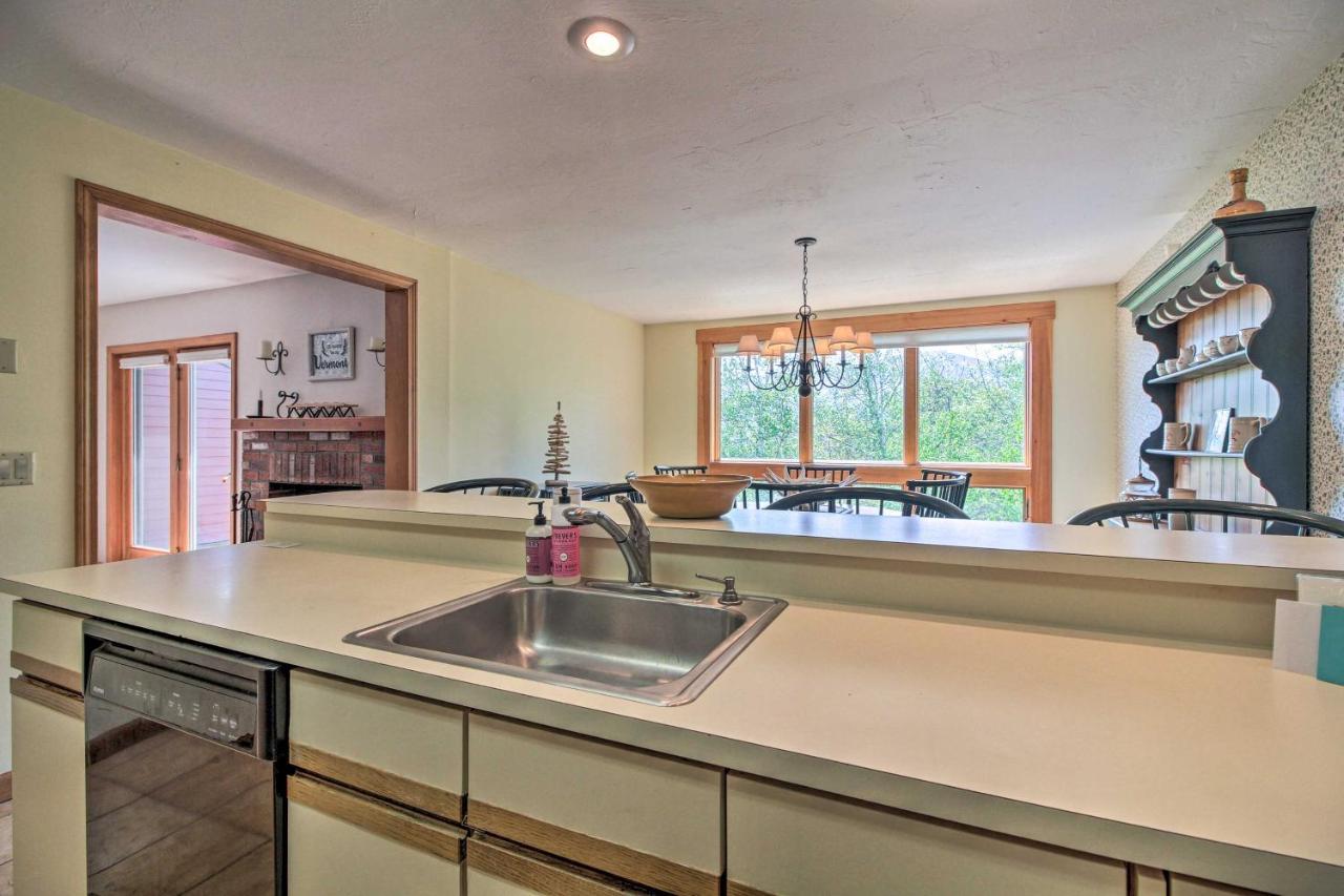 Timber Creek Townhome With 2 Decks And Mtn Views! West Dover Exteriér fotografie